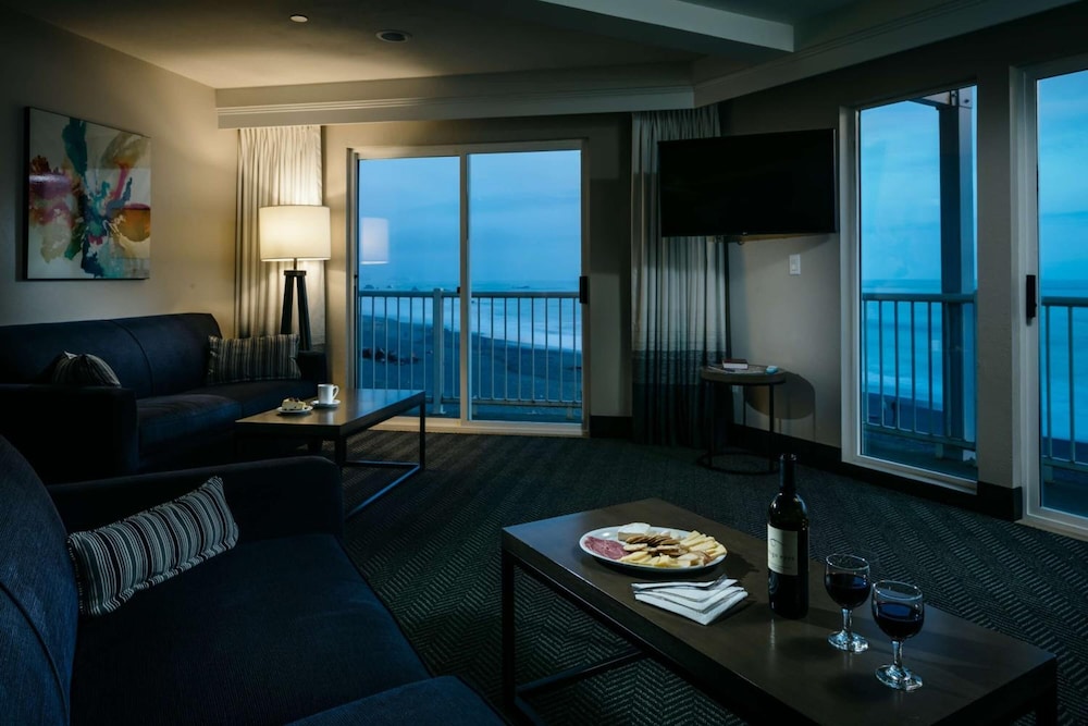 Beachfront Inn 31/39