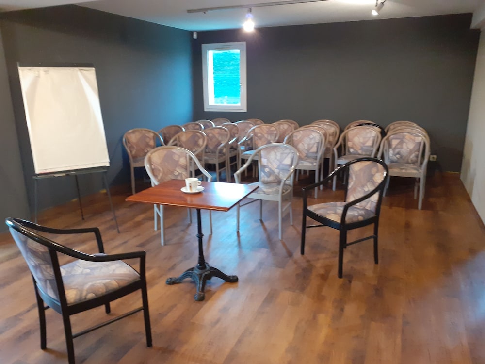 The Originals Access Hotel Clermont-Ferrand Nord 37/49