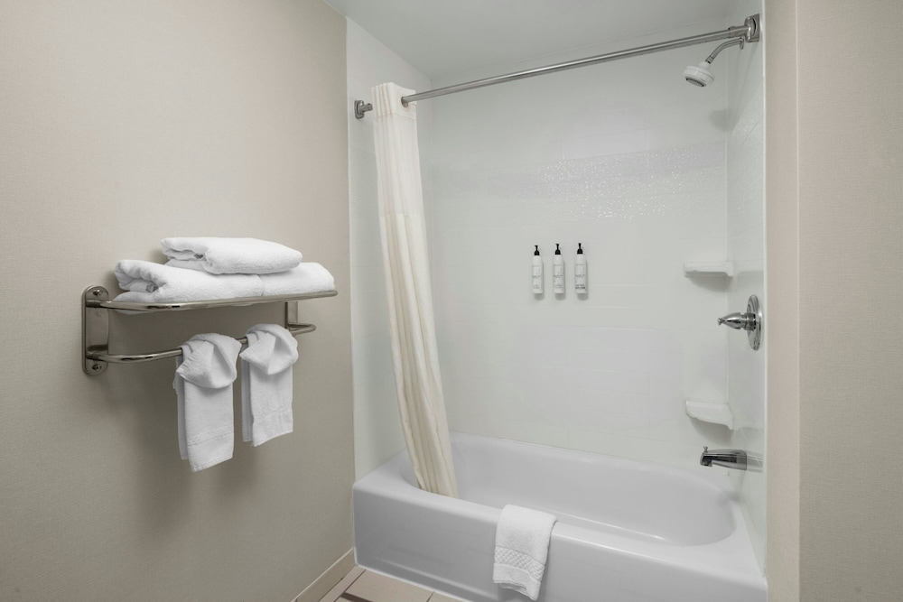 جناح بسرير كينج بغرفة نوم واحدة مع أريكة لذوي الإعاقة، Fairfield Inn Suites By Marriott Olean 3/3