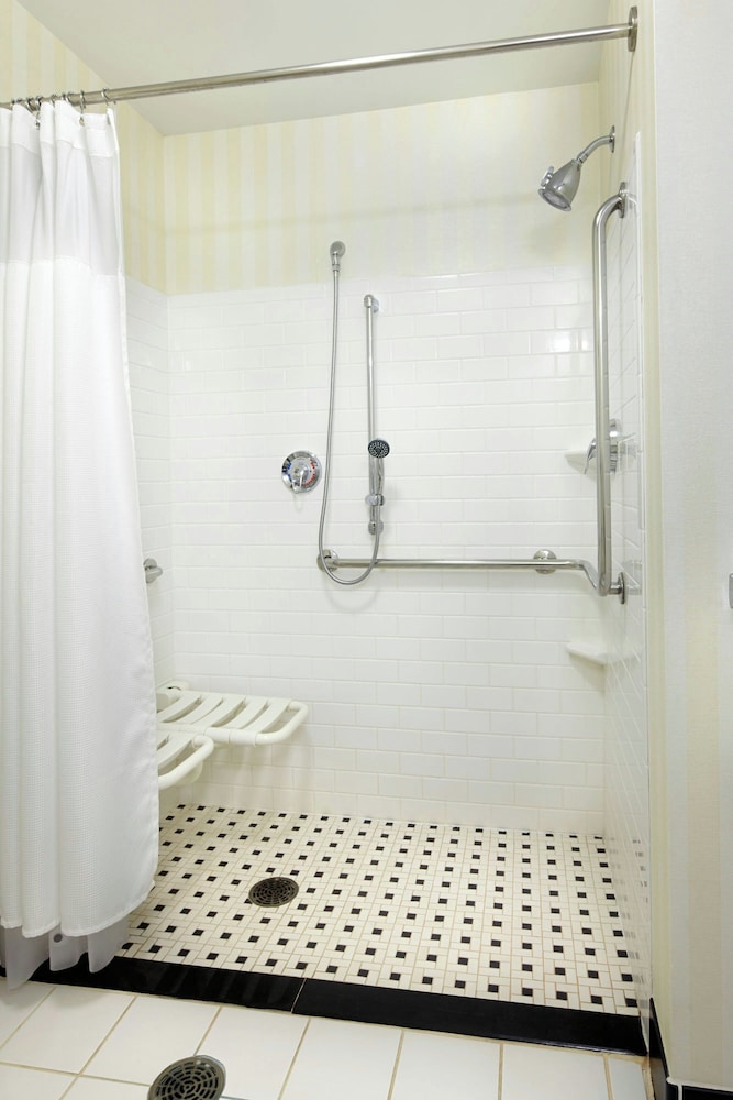 Fairfield Inn Suites By Marriott Pittsburgh Neville Island 17/17
