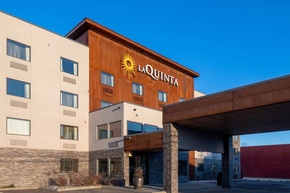 La Quinta Inn and Suites by Wyndham Anchorage Airport 2/23