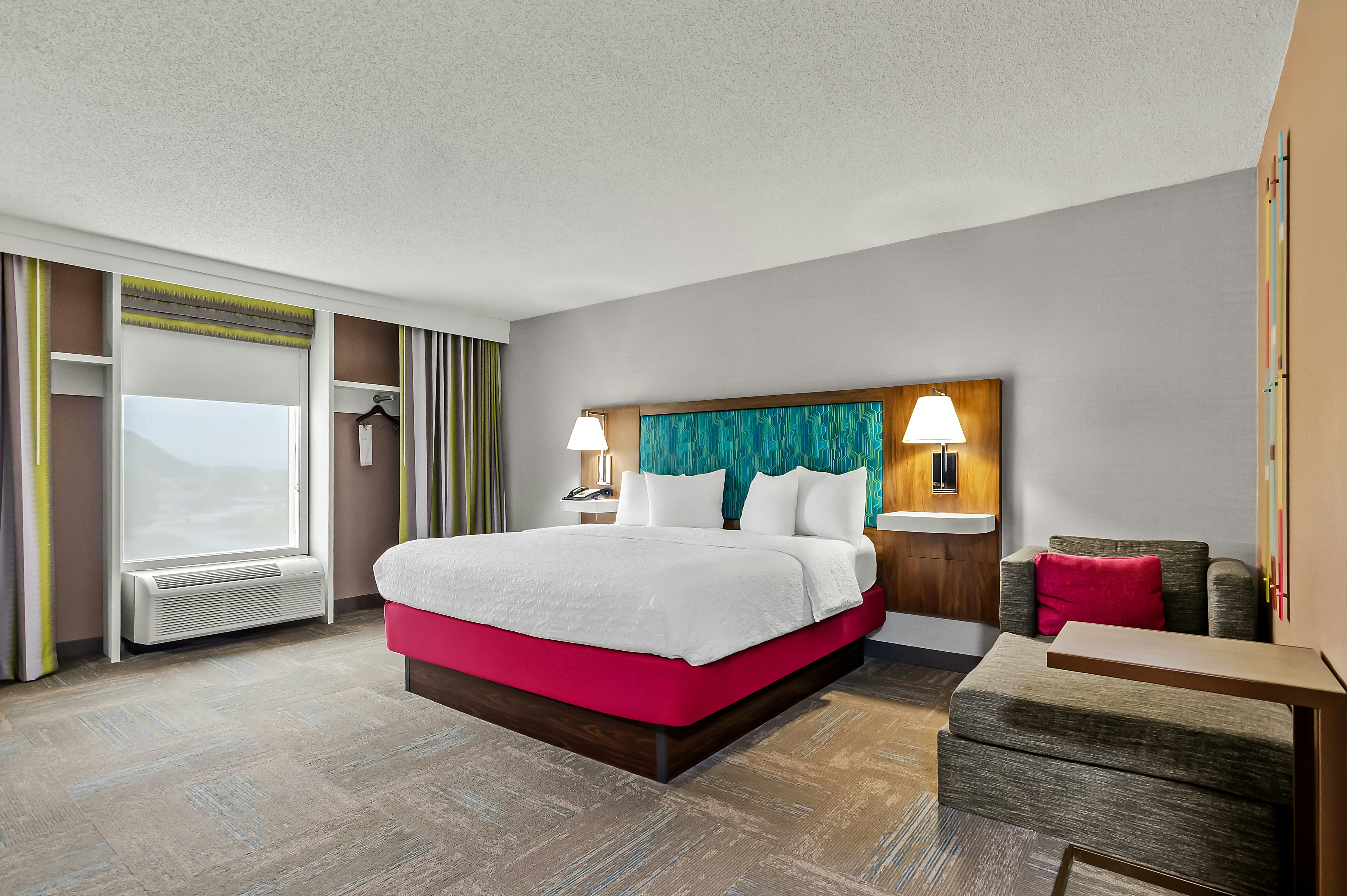 Room, King Bed, Chaise Lounge