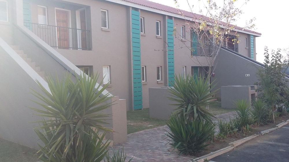 Airport Lodge Guest House 2/43