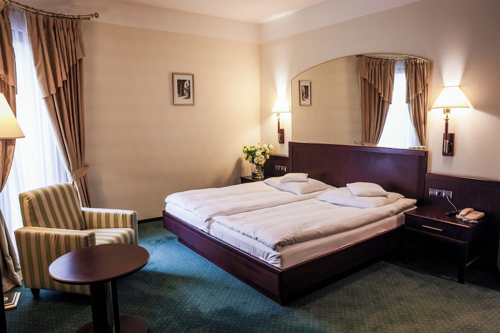 Parkhotel Vienna 12/45