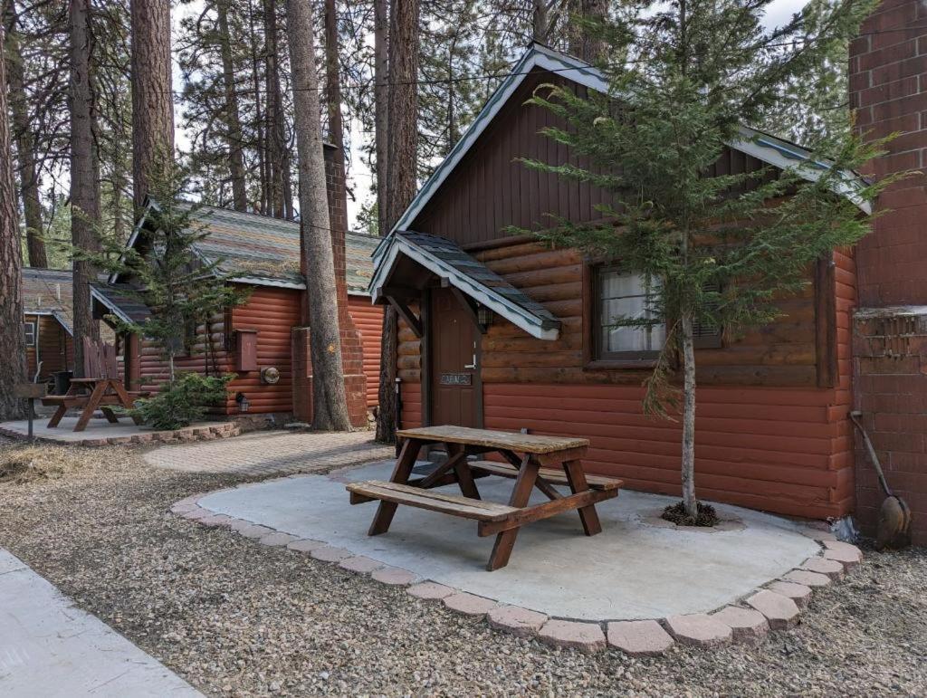 Three Pines Cabins 43/50