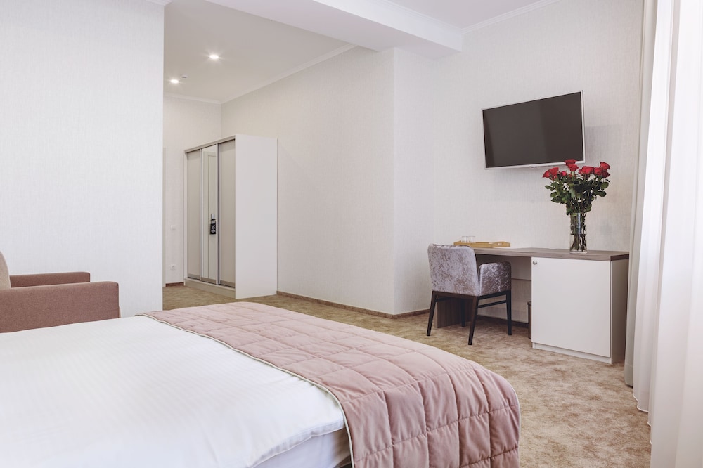 ROOM, DOUBLE BED