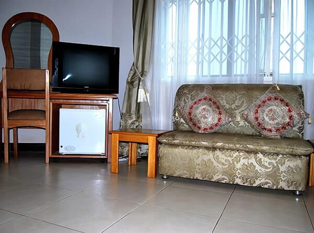 Acacia Lodge, North Legon(Haatso) 6/29