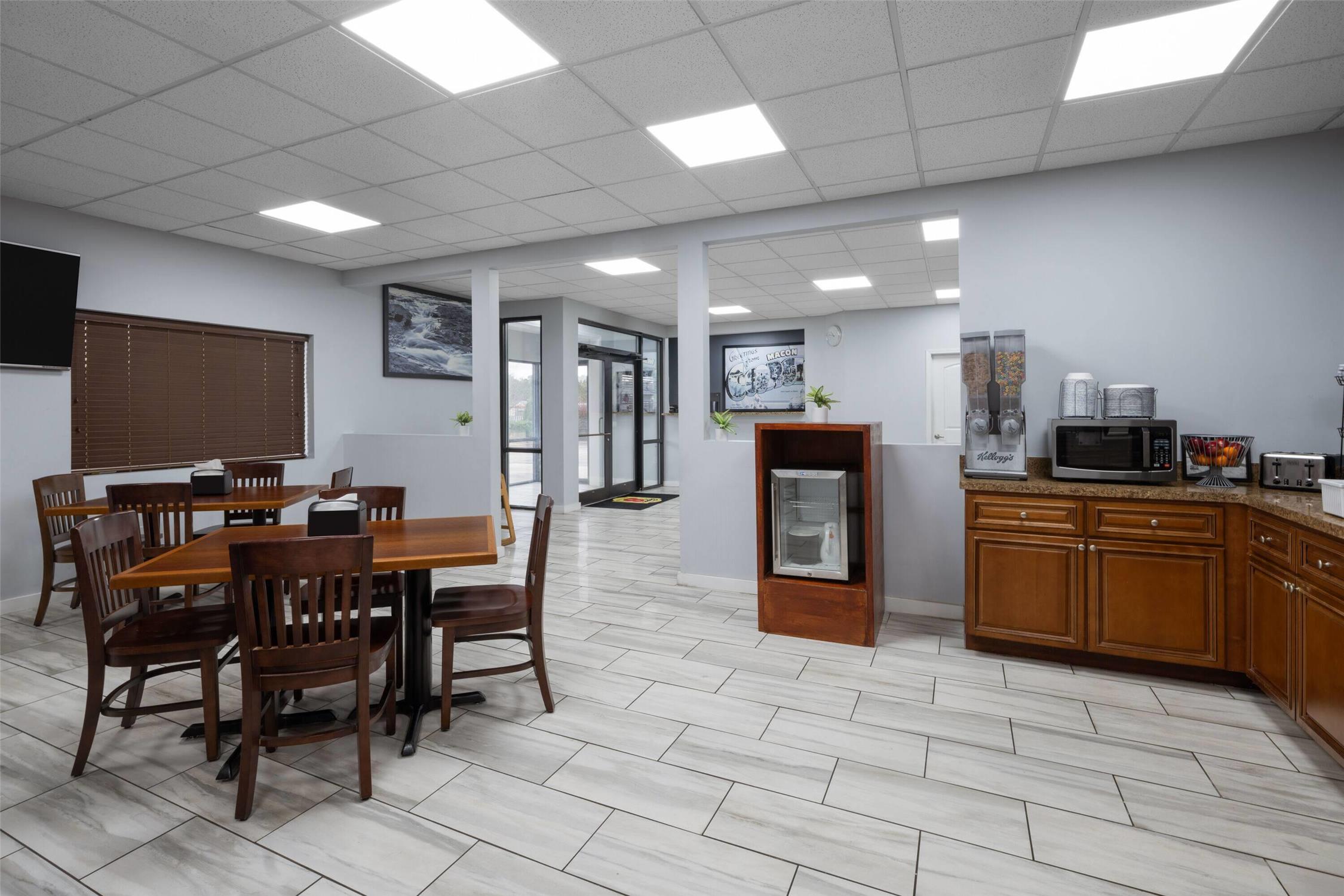 Super 8 By Wyndham Macon West 22/26
