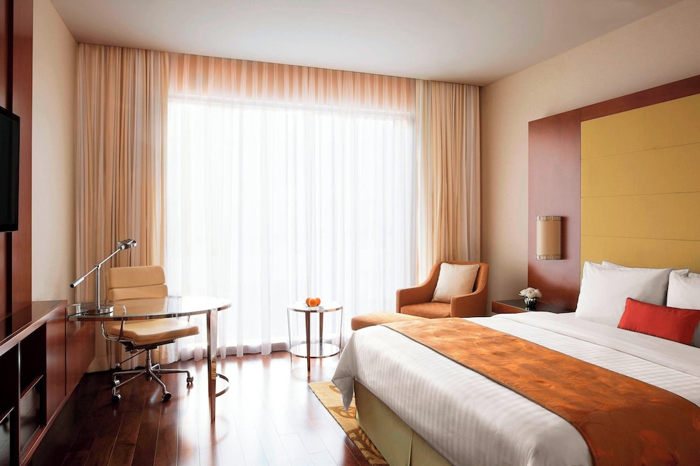 ROOM, KING BED