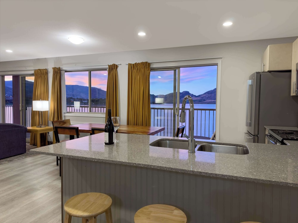 Coast Osoyoos Beach Hotel 23/50