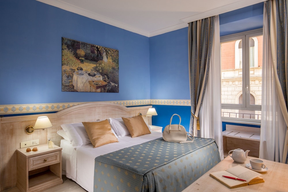 ROOM, DOUBLE BED