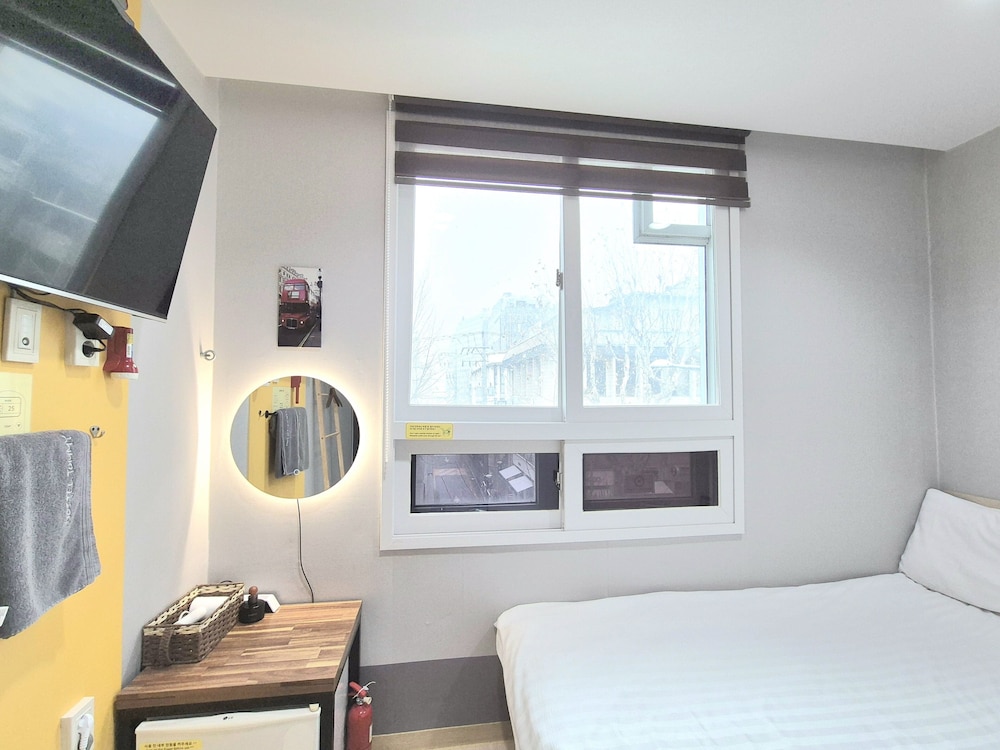 Hostel Tommy Formerly Yellow Brick 2 Hotel 18/47
