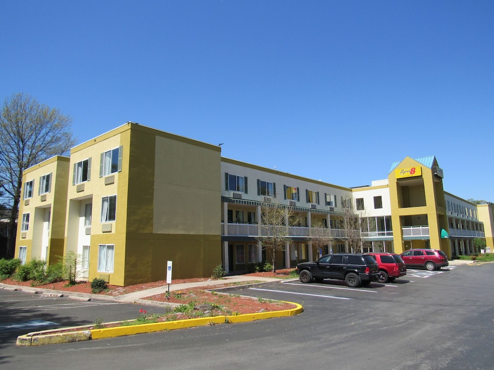 Super 8 by Wyndham New Cumberland 57/64