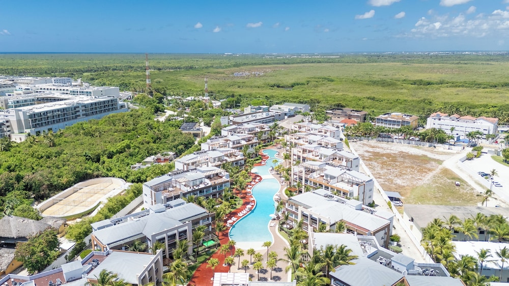 Blue Beach Punta Cana Luxury Resorts 5/47