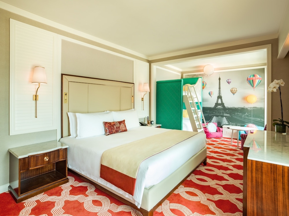 FAMILY, QUEEN BED