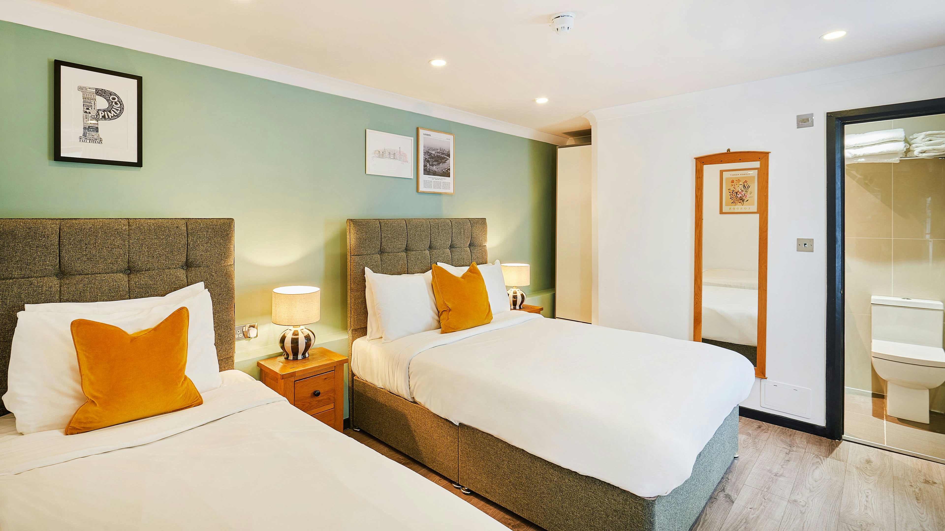 Huttons Hotel, Victoria London 21/63