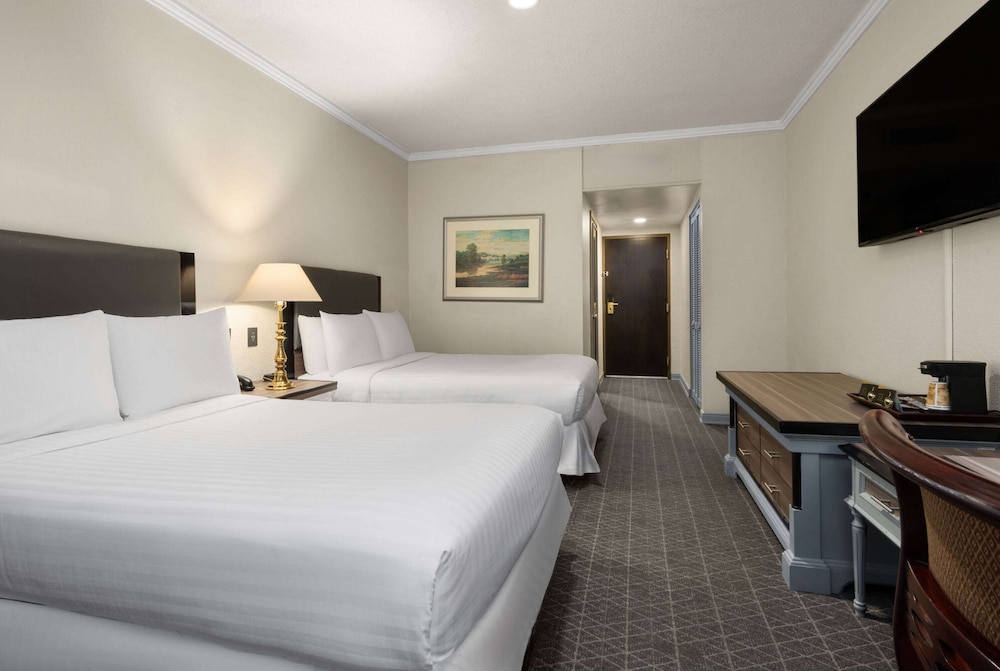 Wyndham Monterrey Ambassador Centro 12/50