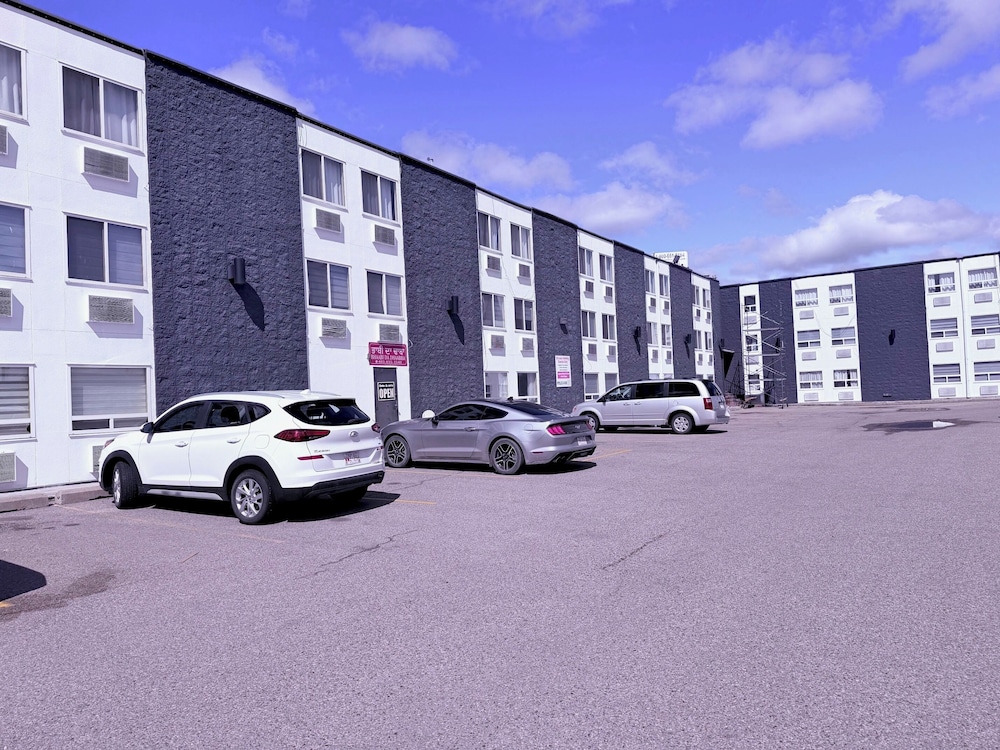 Airport Travellers Inn 43/51