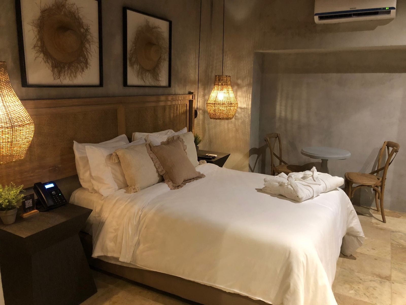 1 King Bed