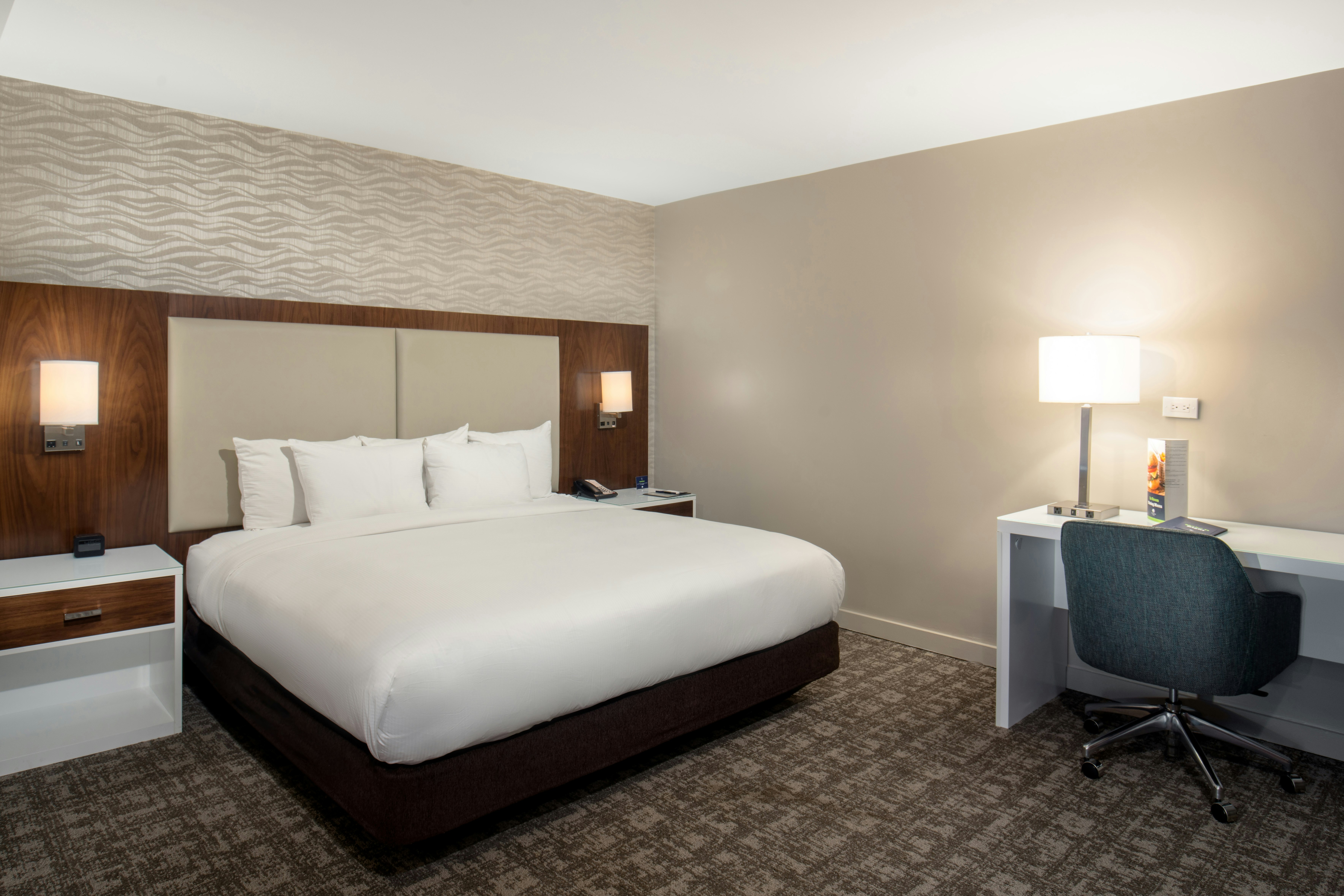 Infinity, King Bed, Bathtub
