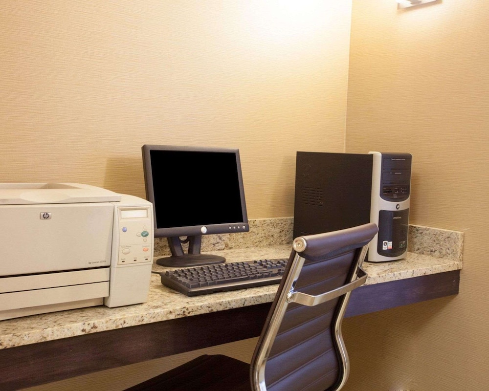 Quality Inn & Suites I-40 East 51/59