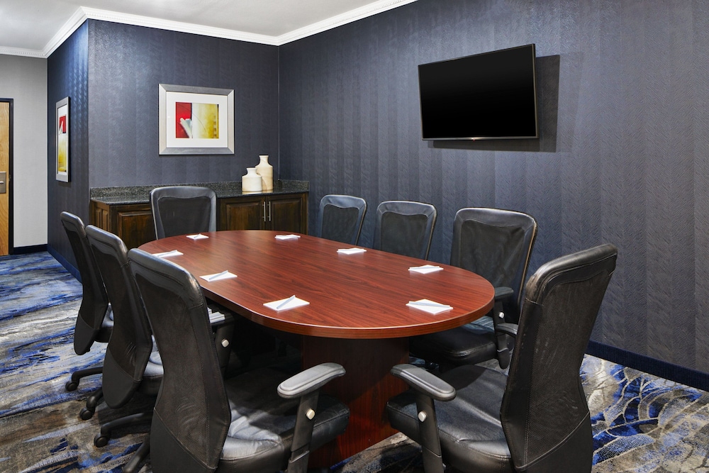 Fairfield Inn and Suites Gainesville 25/34