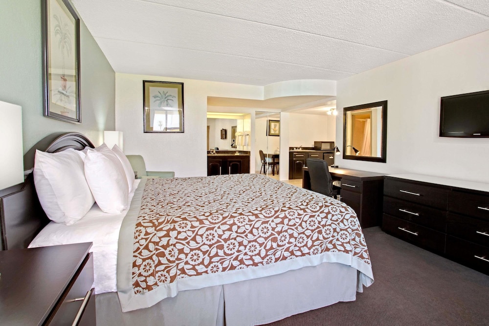 Days Inn By Wyndham Orlando Airport Florida Mall 11/22