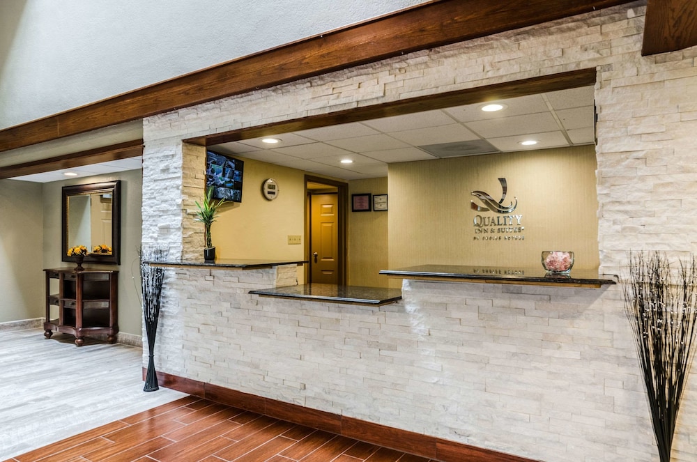 Quality Inn & Suites Winfield 8/44