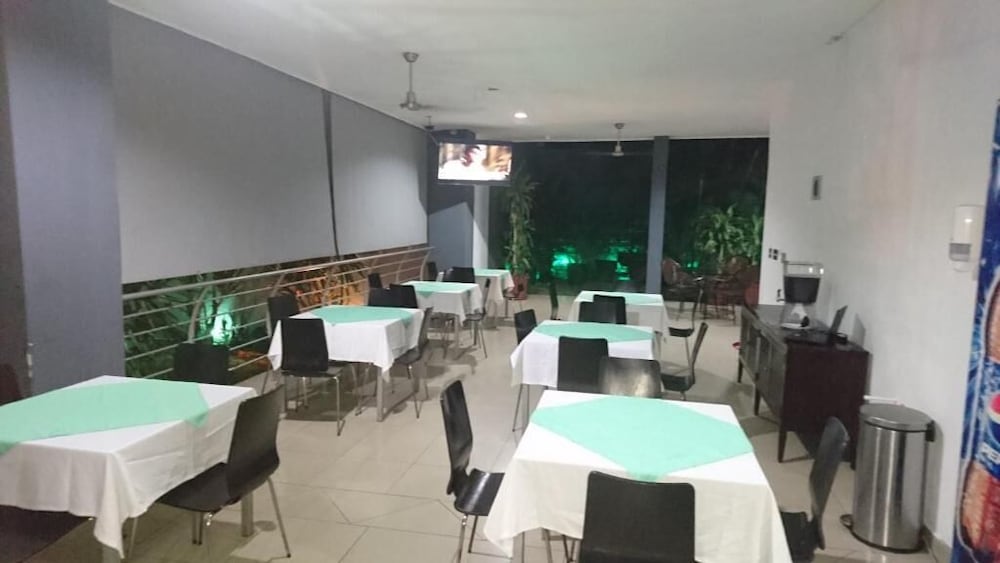 restaurant cafeteria