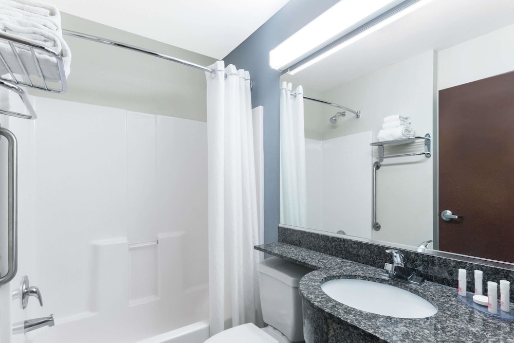 Microtel Inn And Suites Baton Rouge Airport 7/27