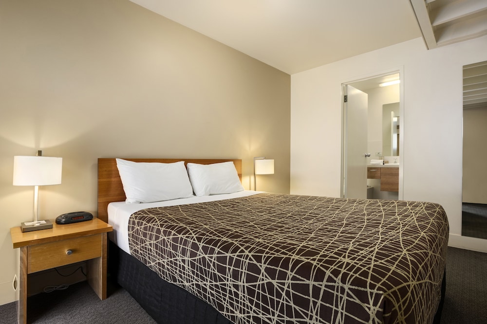 The Old Woolstore Apartment Hotel 12/63