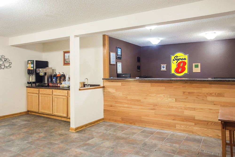 Super 8 by Wyndham Monroe WI 7/54