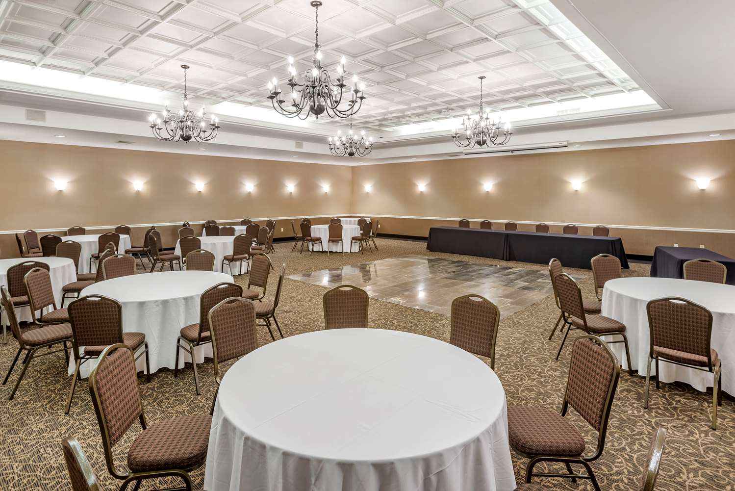 Comfort Suites Bethlehem Near Lehigh University and LVI Airport 24/37