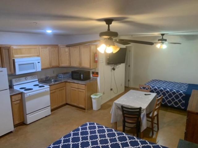 Cotulla Executive Inn 19/40