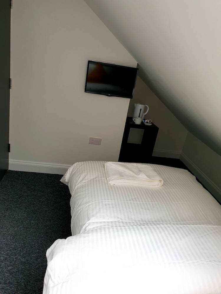 Wanstead Hotel 16/33