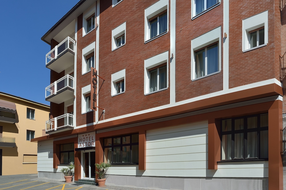 Hotel Astor 4/42