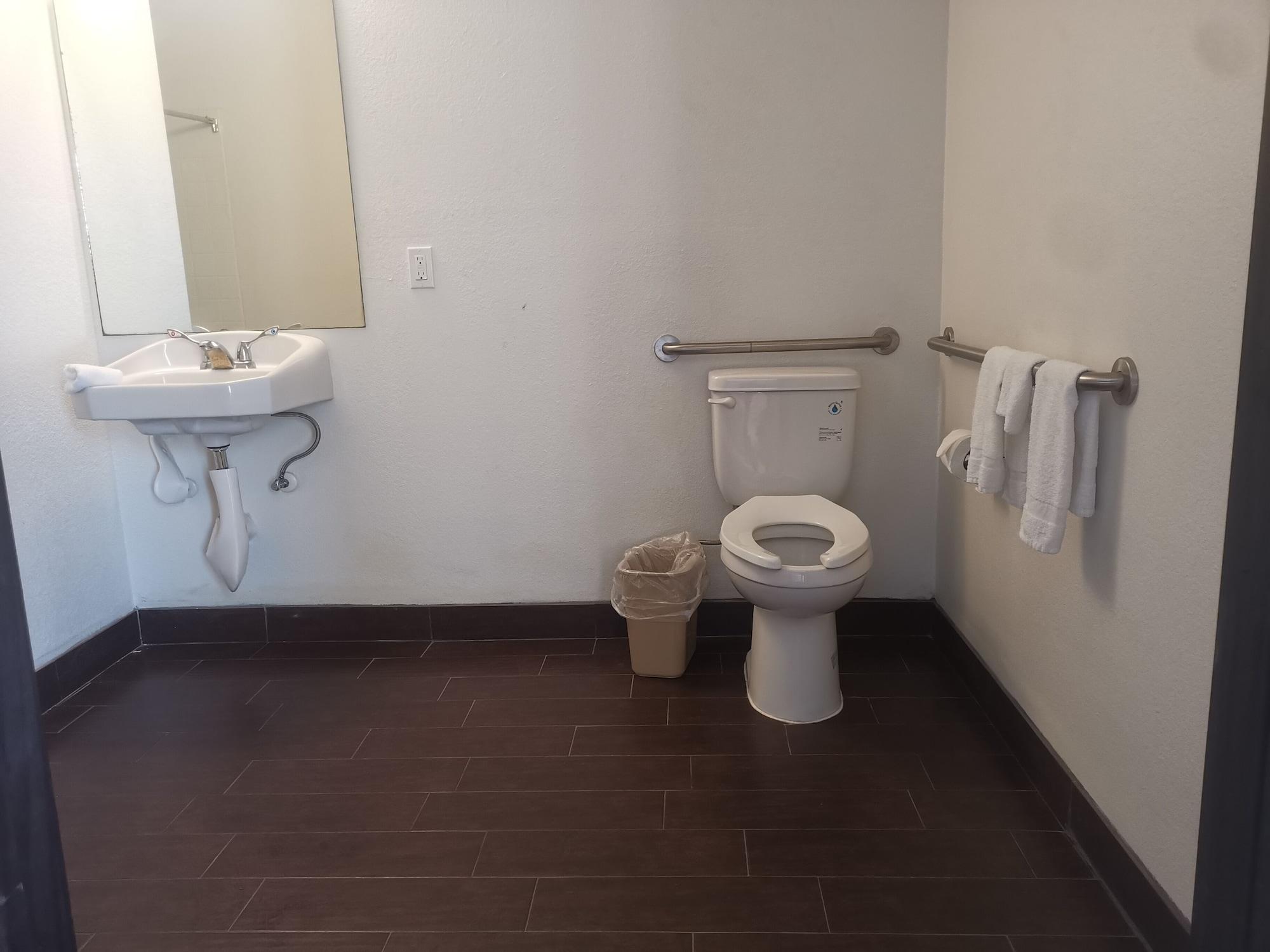 Motel 6 Three Rivers, Texas 36/38