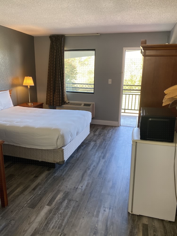 Travelers Place Inn & Suites 36/73