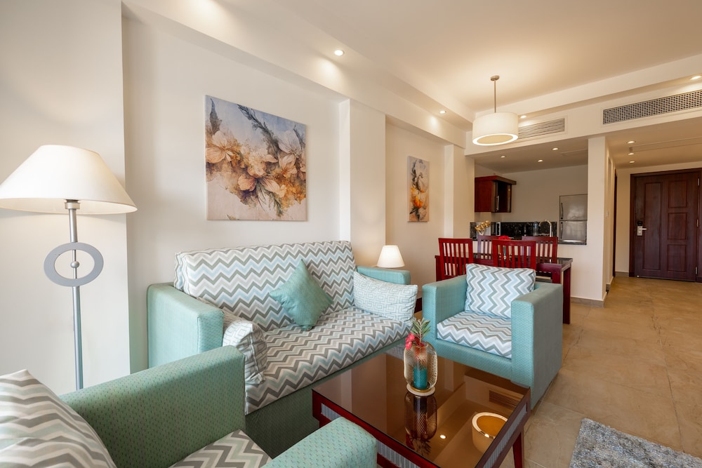 Oyster Bay Beach Suites 35/60