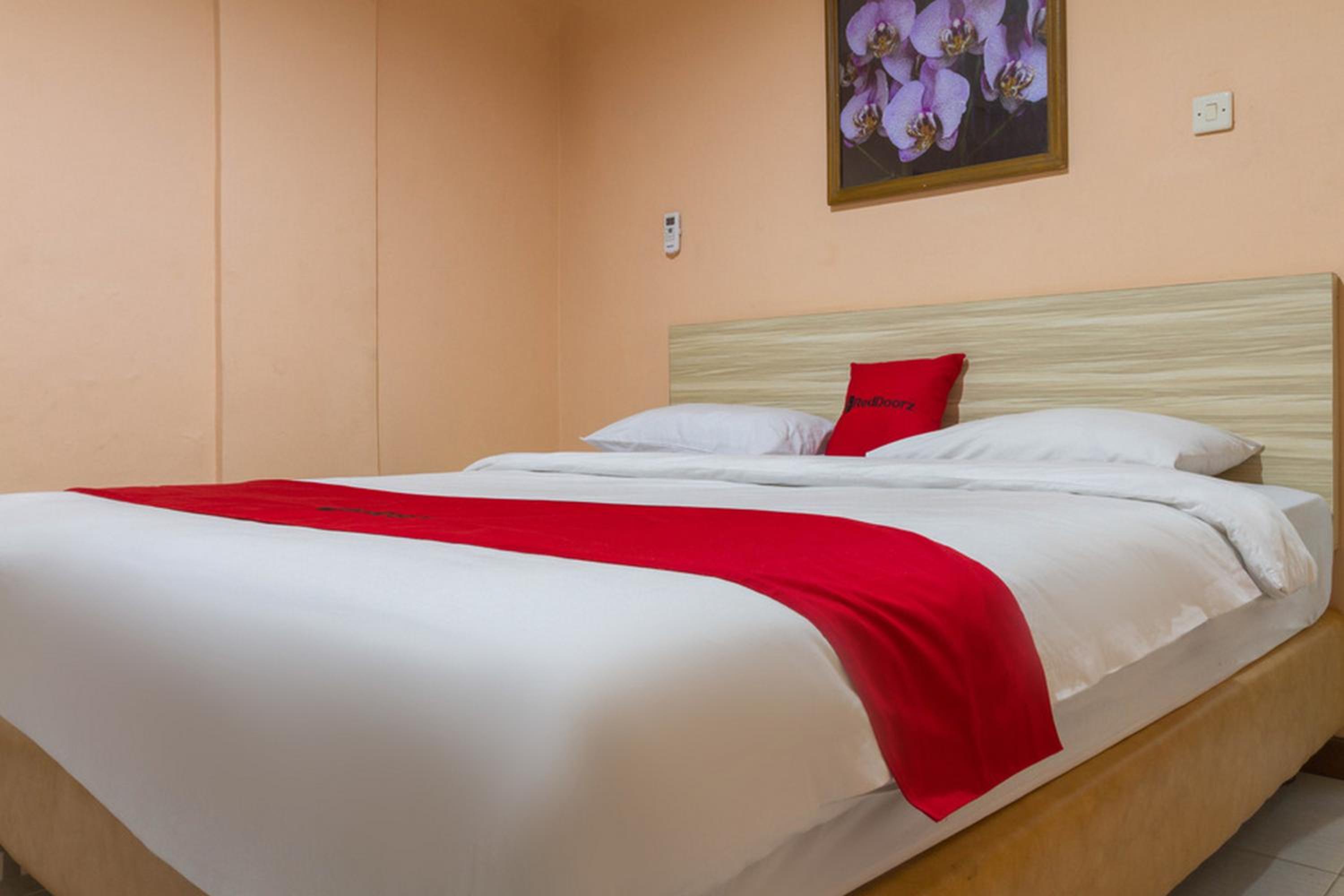 RedDoorz near Istana Plaza 2 19/50