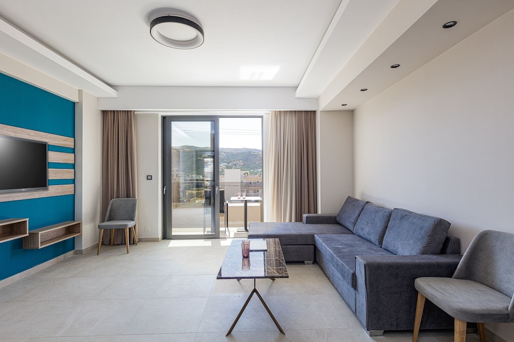 Sapphire Blue Suites 66/87