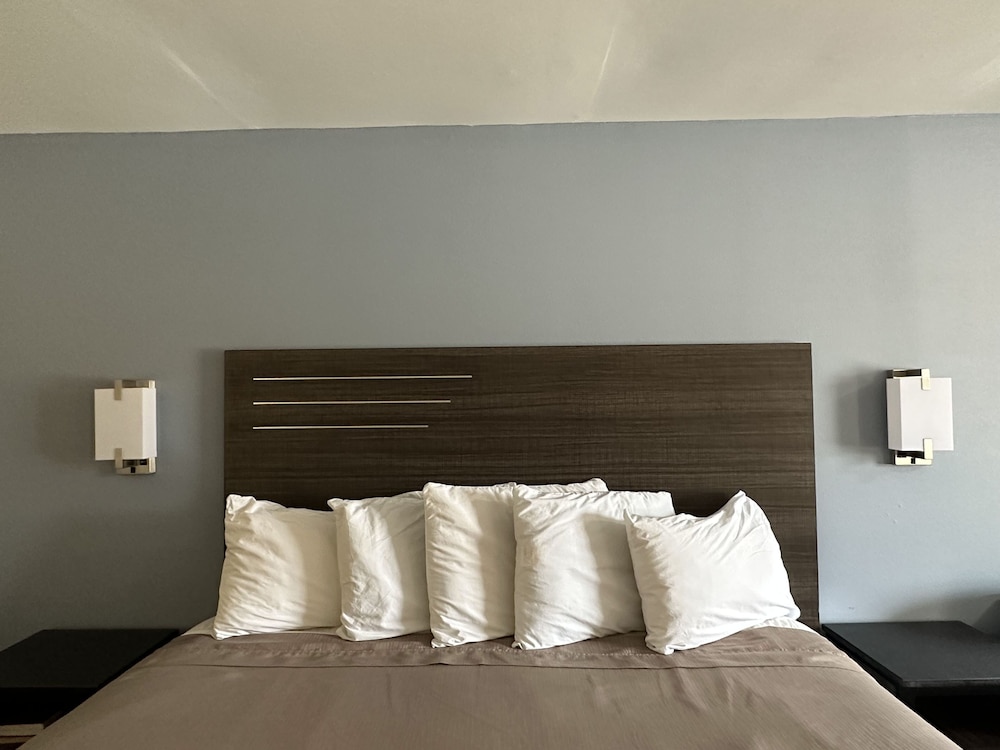 Express Inn Suites 26/52