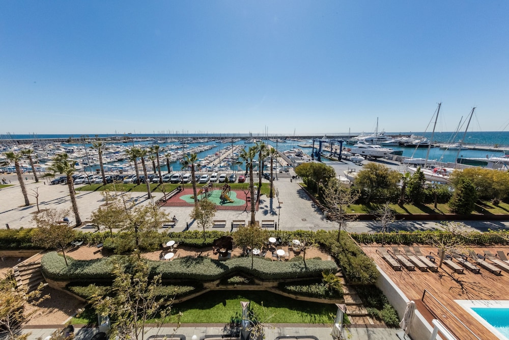 Atenea Port Mataro Hotel 61/65