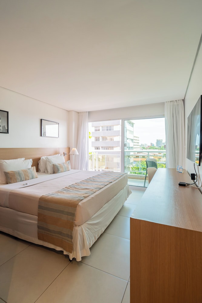 Superior, King Bed, Side City View