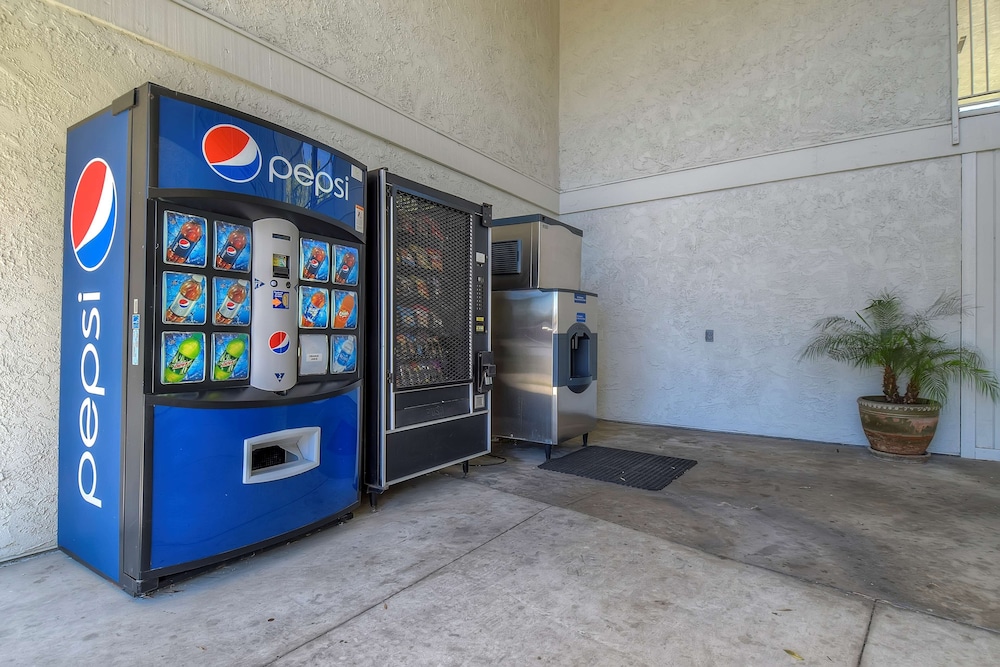 Motel6 San Diego, CA - North 49/61