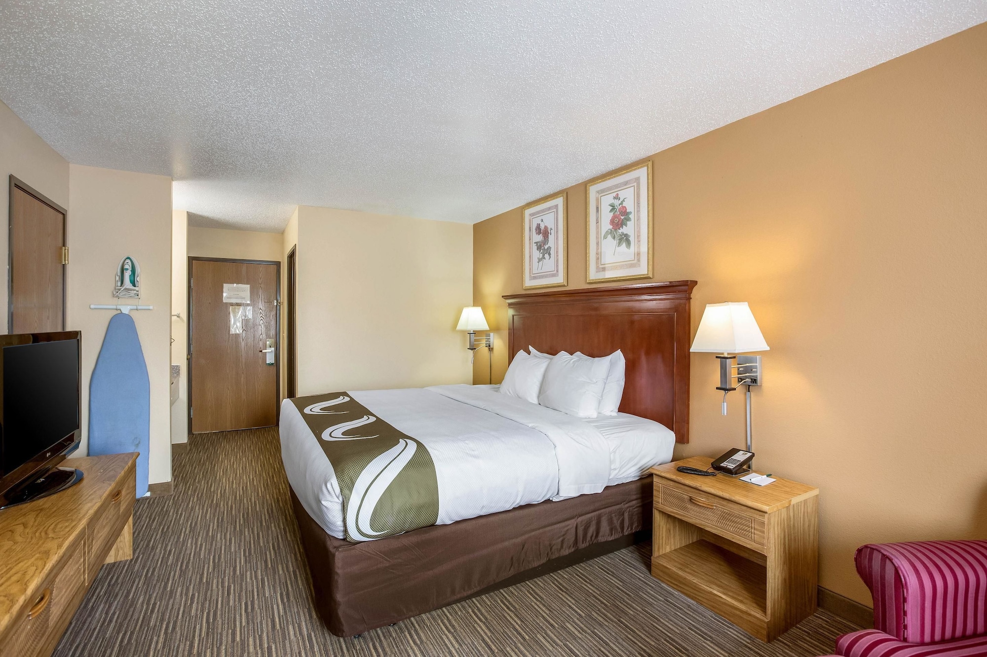 Standard, King Bed, Quality Inn Storm Lake 3/3
