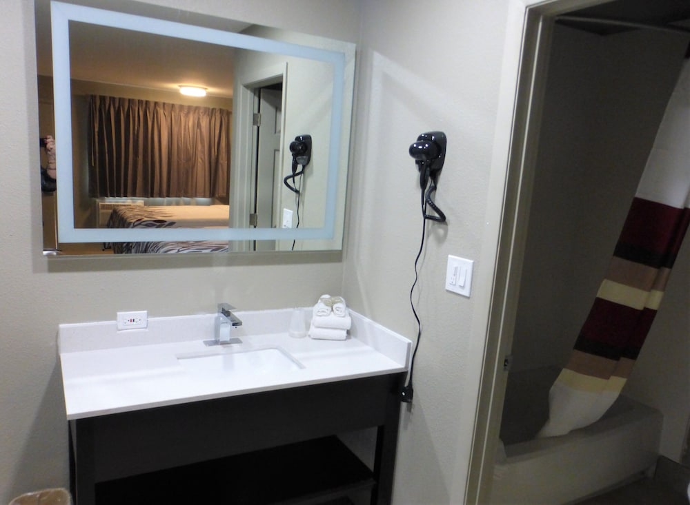 Red Roof Inn Redding (ex Ponderosa Inn) 9/26