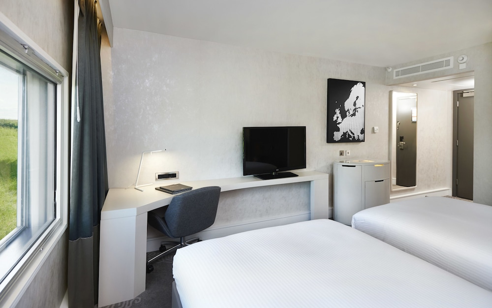 Hilton London Heathrow Airport 31/81