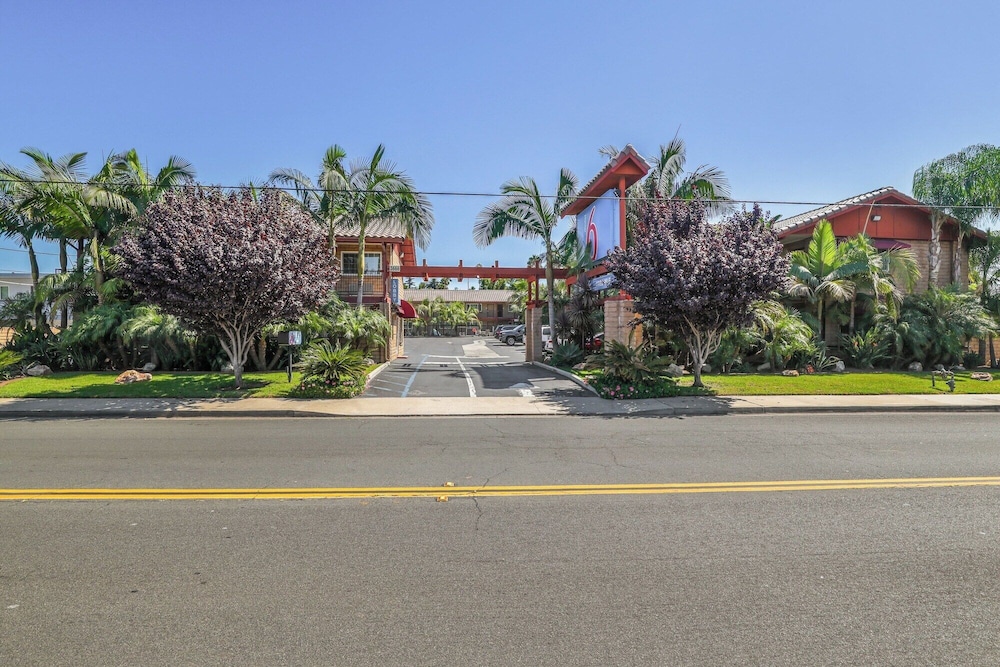 Motel 6 Carlsbad, CA - North Near Legoland 48/66