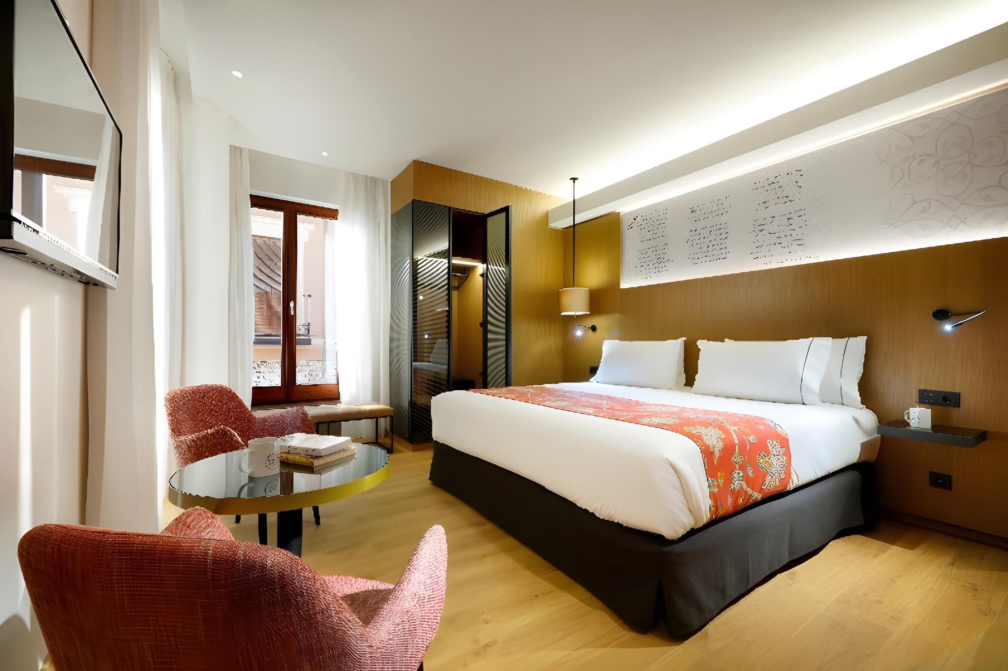 Deluxe, Double or Twin Bed, Cathedral View